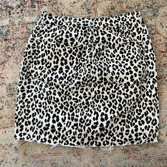 H&M Leopard Print Skirt - Picture 2 of 3